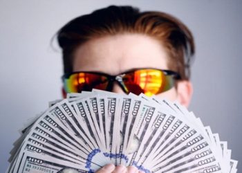 Fenomena Flexing, Pamer Harta Kekayaan di Medsos