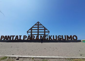 Mistis! Tapaki Pesona Sakral Pantai Parangkusumo