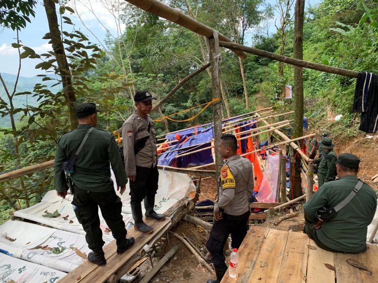 Polsek Tanjungsari Tertibkan Penambangan Liar 
