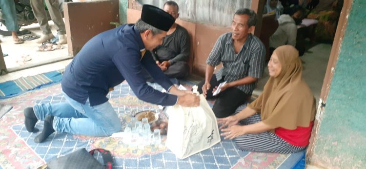 Datangi Rumah Arya Pelajar Korban Pembacokan, MS Berikan Santunan untuk Keluarga