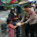 Polresta Bogor Kota Berbagi Takjil Untuk Berbuka Puasa Warga Yang Masih Diperjalanan