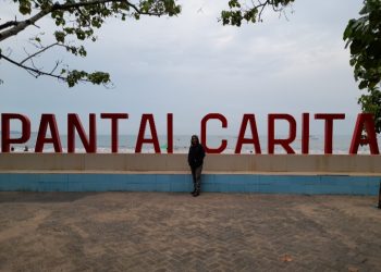 Pesona Pantai Carita, Suguhkan Eksotisme Gunung Krakatau