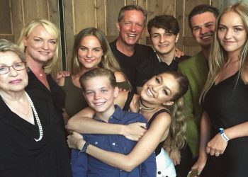 Gak Nyangka, Deretan Bintang Hollywood Ini Beragama Islam