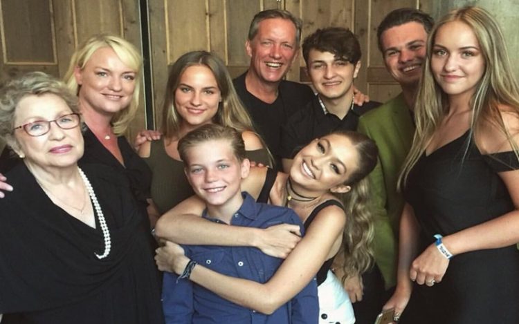 Gak Nyangka, Deretan Bintang Hollywood Ini Beragama Islam