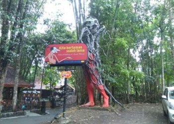 Eksotis tapi Mistis, Potret Omah Petroek dengan Koleksi Patung Unik 