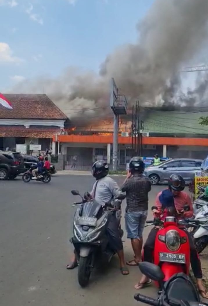 Rumah Sakit Salak Bogor Kebakaran, Api Terlihat Di Atap Gedung