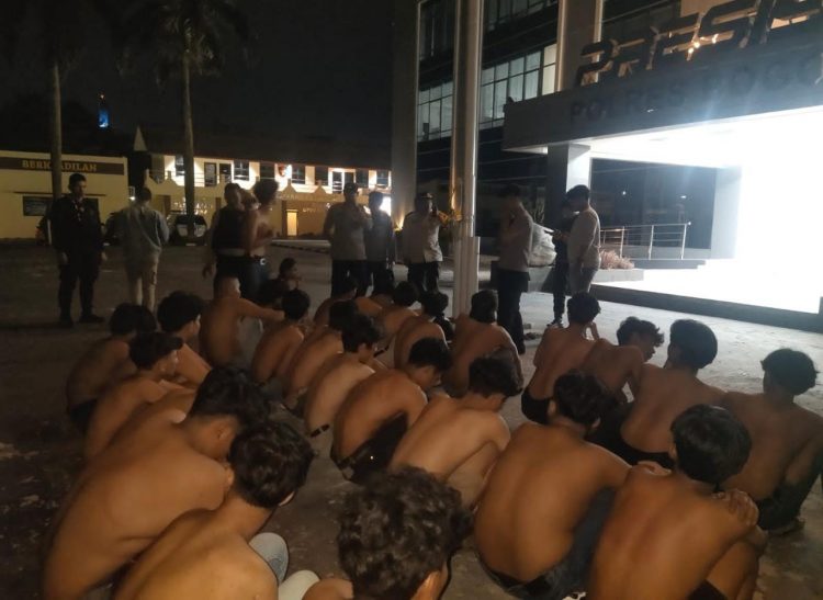Gelar Patroli, Polsek Cibinong Amankan Puluhan Remaja Diduga Hendak Tawuran
