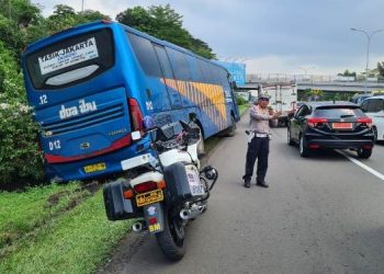 Gercep! Satlantas Polresta Bogor Bantu Evakuasi Bus Doa Ibu