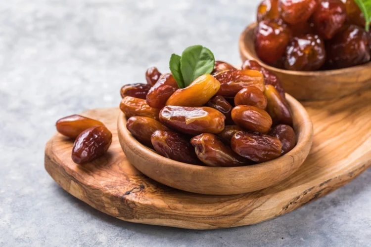 Apa Kurma Berjamur Boleh Dimakan? Simak Penjelasannya!