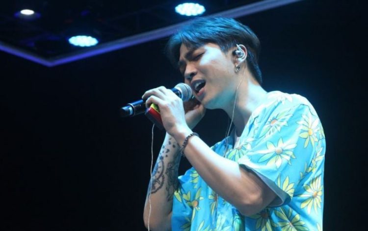 Sering Dengar Nasi Goreng, Junny Penasaran Cicipi Nasi Padang 