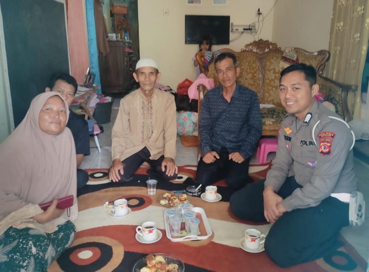 Cegah Gangguan Kamtibmas, Polisi dan Warga Jaga Kondusifitas di Wilayah