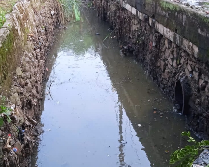 Usai Perumda PPJ Turun Tangan, Drainase Jalan Solis Steril Dari Sampah