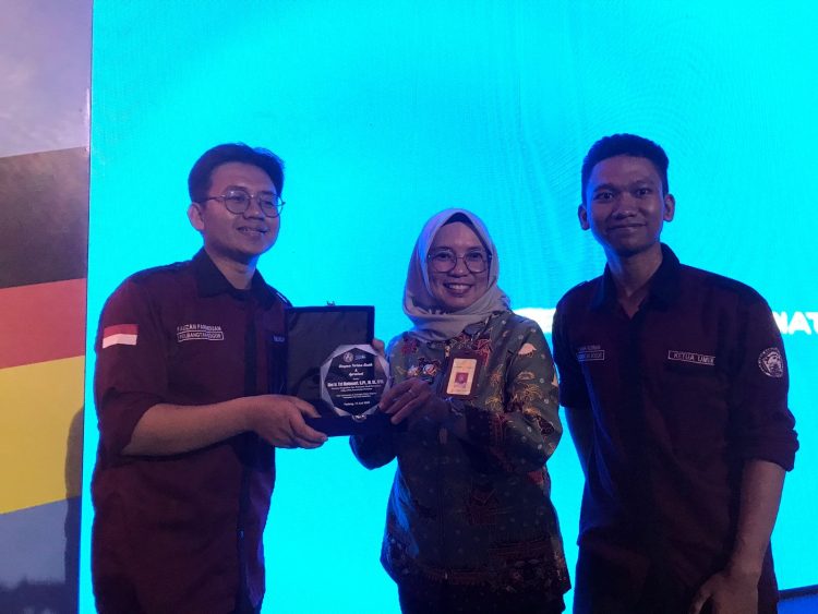 Polbangtan Kementan Inisiasi Minum Susu Serentak Se-Indonesia di PENAS XVI Padang