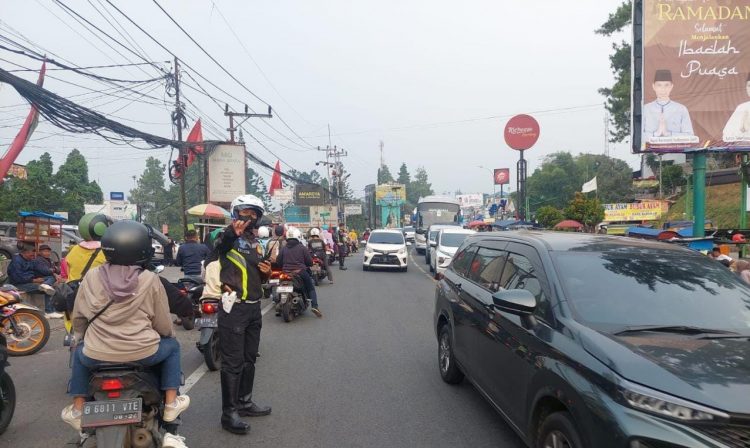 Urai Kepadatan Arus, Sat Lantas Polres Bogor Lakukan Rekayasa Lalin