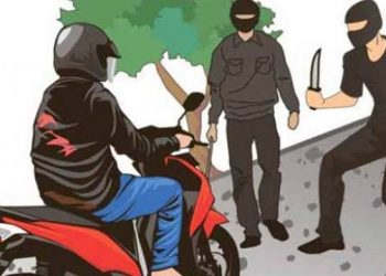 Pengendara Motor Jadi Korban Begal, Kejadian Terekam CCTV