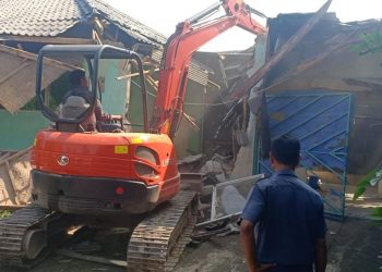 Ricuh! PN Cibinong Eksekusi 6 Unit Bangunan, Diramaikan Cacian dan Makian