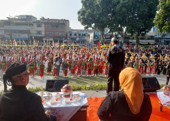 1.082 Penari dan Pesilat Meriahkan Pagelaran Seni Tari dan Penca Kolosal 