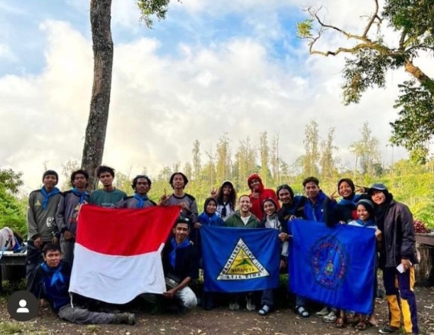 Nadiem Mendaki Gunung Tambora, Sempat Diskusi Tentang Pendidikan