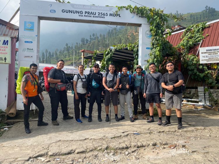 Gunung Prau, Cantik dengan Pesona Golden Sunrise