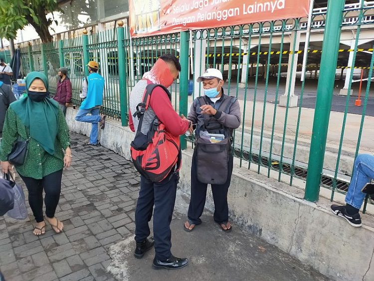 Hari Kedua Terbit SE Menhub, Masih Banyak Penumpang Pakai Masker