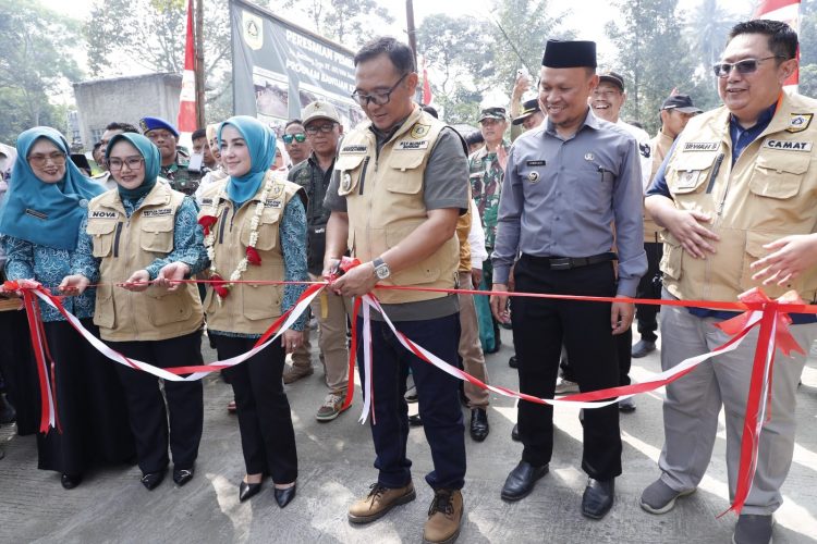 Iwan Setiawan Boling di Cigombong, Resmikan Alun-Alun Ciburayut