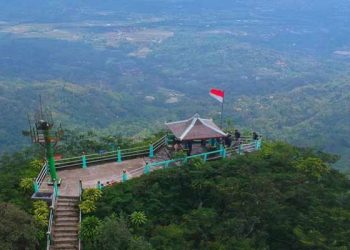 Eksotik! Pesona Puncak Suroloyo, Singgasana Para Dewa di Kulon Progo