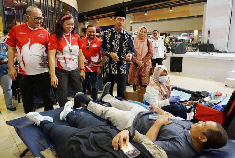 Pejuang Kemanusiaan Donorkan Ratusan Kantong Darah