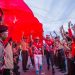 Kirab Merah Putih Bentangkan Bendera 100 Meter