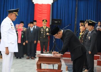 Resmi! Ridwan Kamil Lantik Wali Kota Bekasi Tri Adhianto