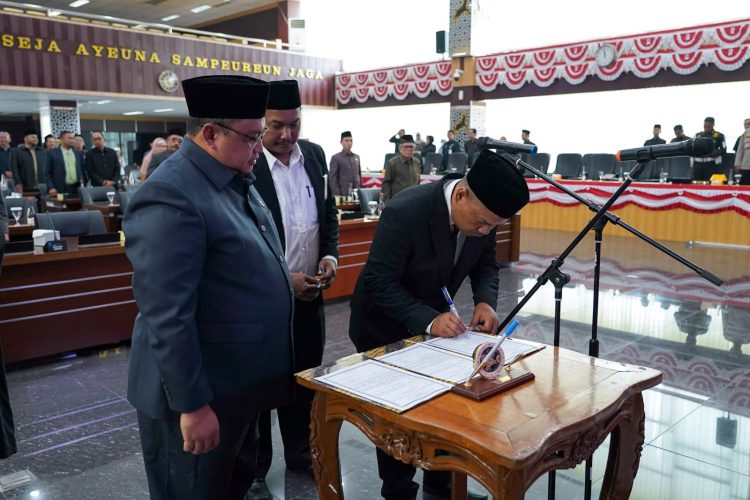 Syafe’i Resmi Dilantik, Gantikan Dodi Setiawan di Legislatif 