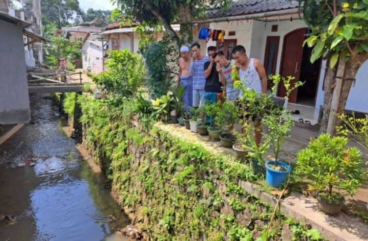 Aliran Sungai Diduga Tercemar Limbah Perusahaan, Warga Terkena Penyakit Gatal