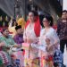 Etnik Penuh Pesona, Para Ibu Mentri Melenggok Bak Model di Istana Berkebaya