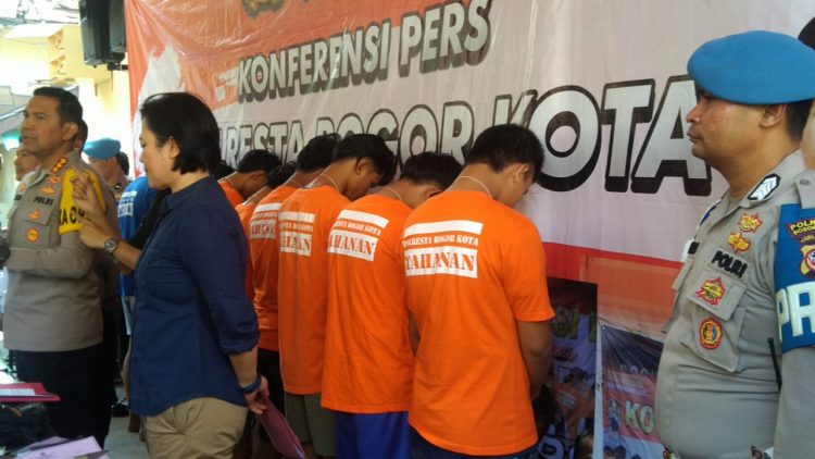 Polisi Kandangin Pelajar Sok Jagoan Bersenjata Tajam