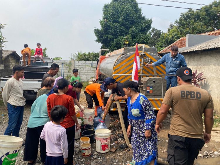 Warga Diminta Berhemat, BPBD Distribusikan Air Bersih