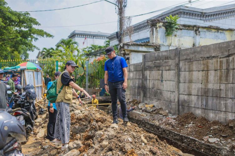 Bima Sidak Proyek Trotoar Nyi Raja Permas