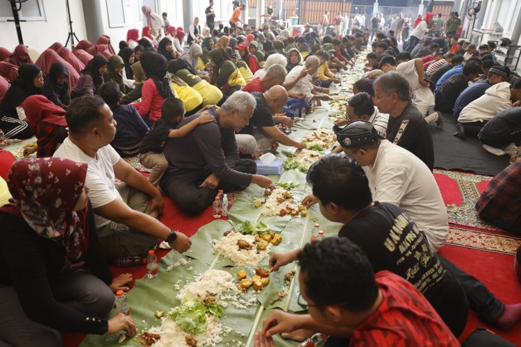 Bacapres Ganjar Pranowo Sarapan Bareng Warga Sukamantri