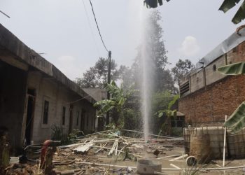 Pemkab Bogor Sterilkan Warga Dari Area Semburan Air Mengandung Gas