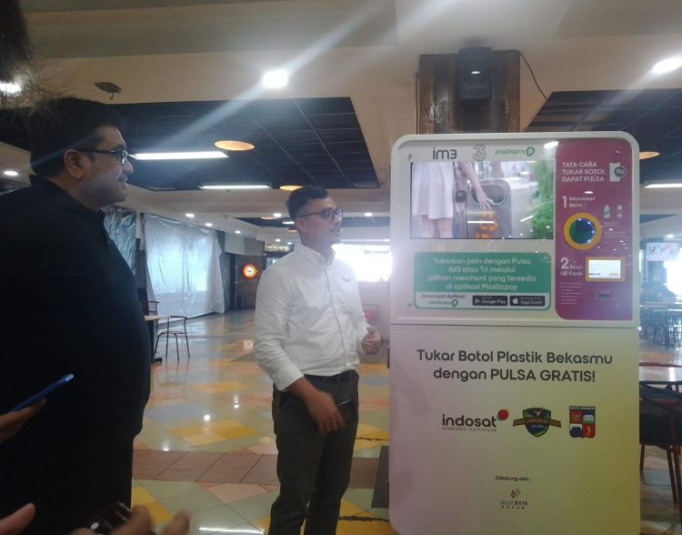 Tukar Sampah Plastik Jadi Pulsa Indosat di Mall BTM