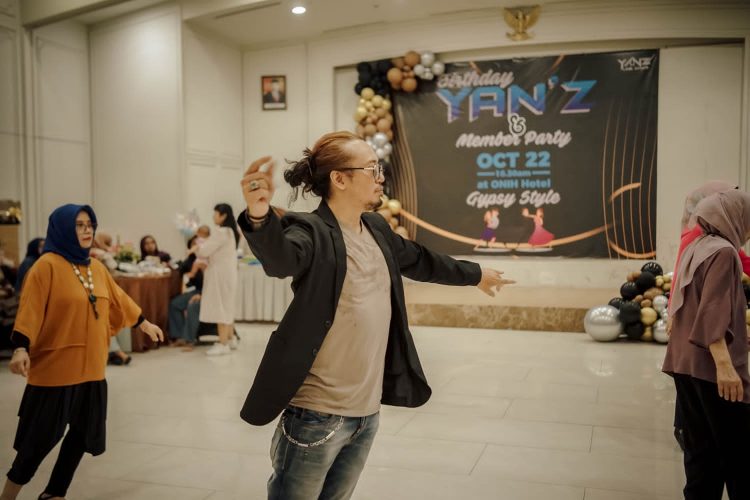 Ratusan Peserta Member Line Dance Meriahkan Birthday Yanz
