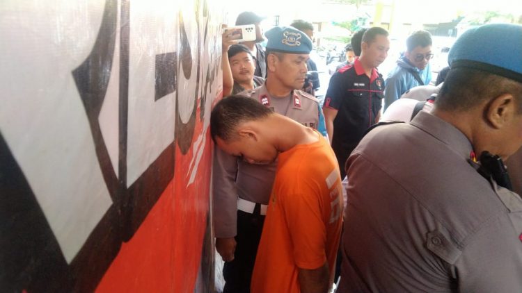 Polisi Ringkus Pembunuh Wanita Muda di Apartemen Bogor Icon