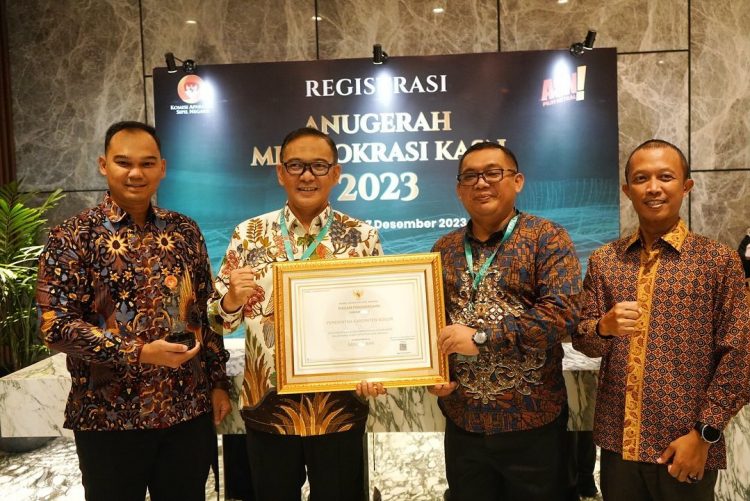 Bupati Bogor Terima Penghargaan Meritokrasi dengan Predikat Sangat Baik dari KASN