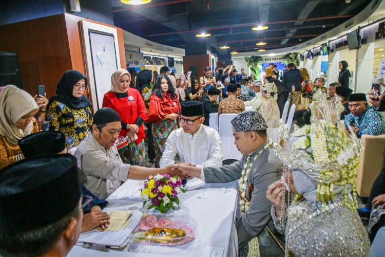 Bima Arya dan Sejumlah Pejabat Jadi Saksi Nikah Massal 