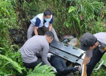 Astagfirullah! Pengendara Motor di Sukamakmur Terjun Bebas ke Dalam Jurang