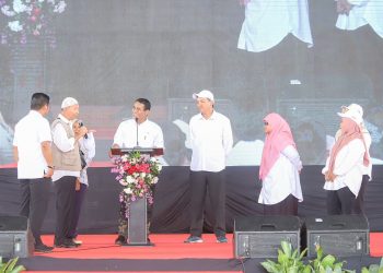 Puluhan Ribu Petani dan Penyuluh Hadir di Soreang, Mentan Amran : Kalian Adalah Pahlawan Pangan Indonesia