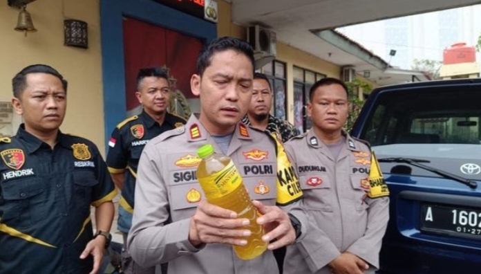 Polisi Sita 8 Ton Minyak Goreng Ilegal di Cileungsi