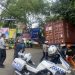 Akibat Truk Peti Kemas Babat Pohon,  Jalan Batutulis Macet Panjang 
