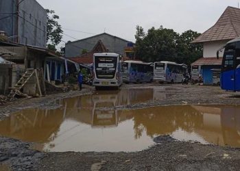 Dibiarkan! Terminal Bubulak Milik Pemkot Bogor Seperti Kubangan Kerbau