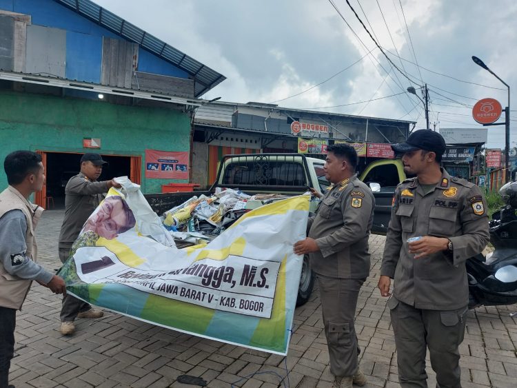 Masa Kampanye Berakhir, Muspika Tamansari Tertibkan APK Pemilu