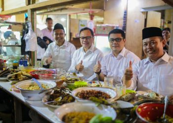 Bima Arya dan Tiga Direksi PPJ Rapat di Warteg Sambil Makan Siang