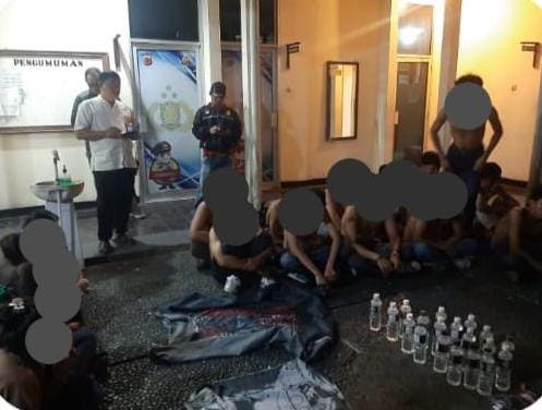 Asyik Pesta Miras, Puluhan Pemuda Diangkut Polisi